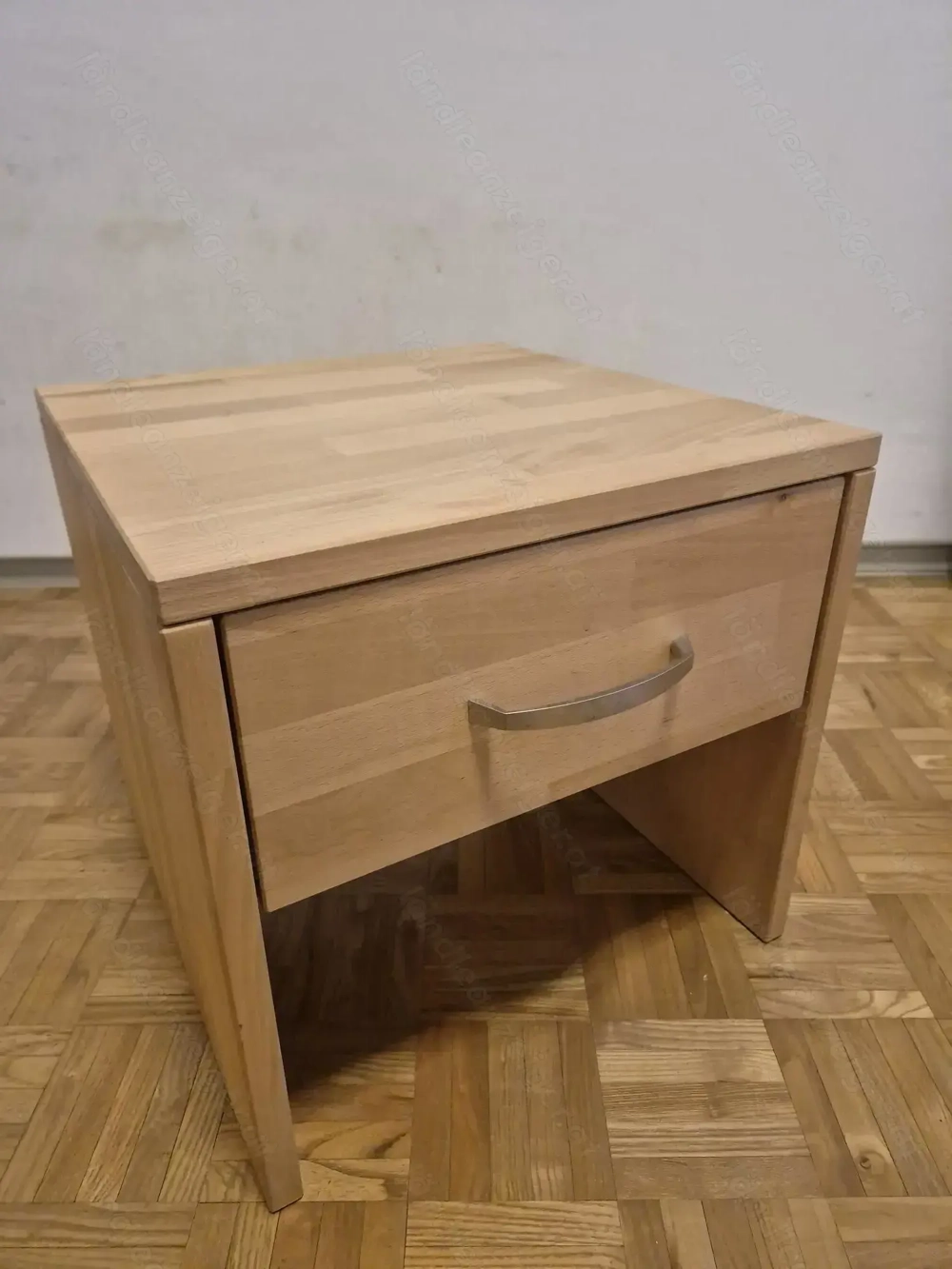 Nachtkästchen, massiv, mit Schublade, neuwertig