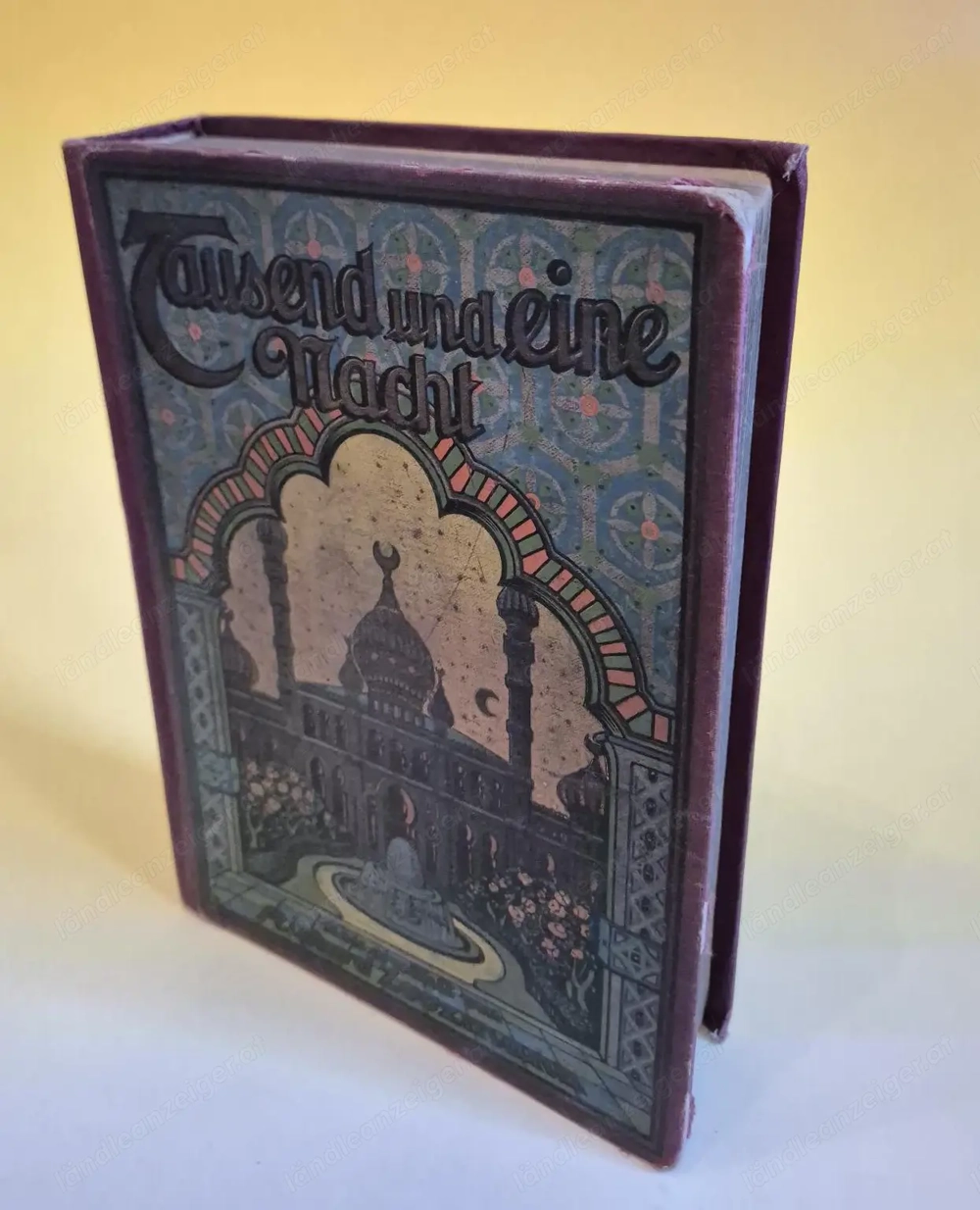 Antikes Buch "Tausend und eine Nacht" publiziert um 1911.