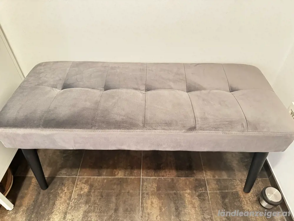 Sitzbank mit Samtbezug