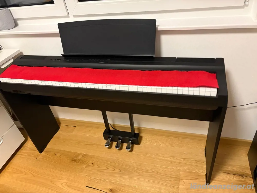 Yamaha P-125 Set   Digitalpiano mit Ständer und 3-Pedal-System