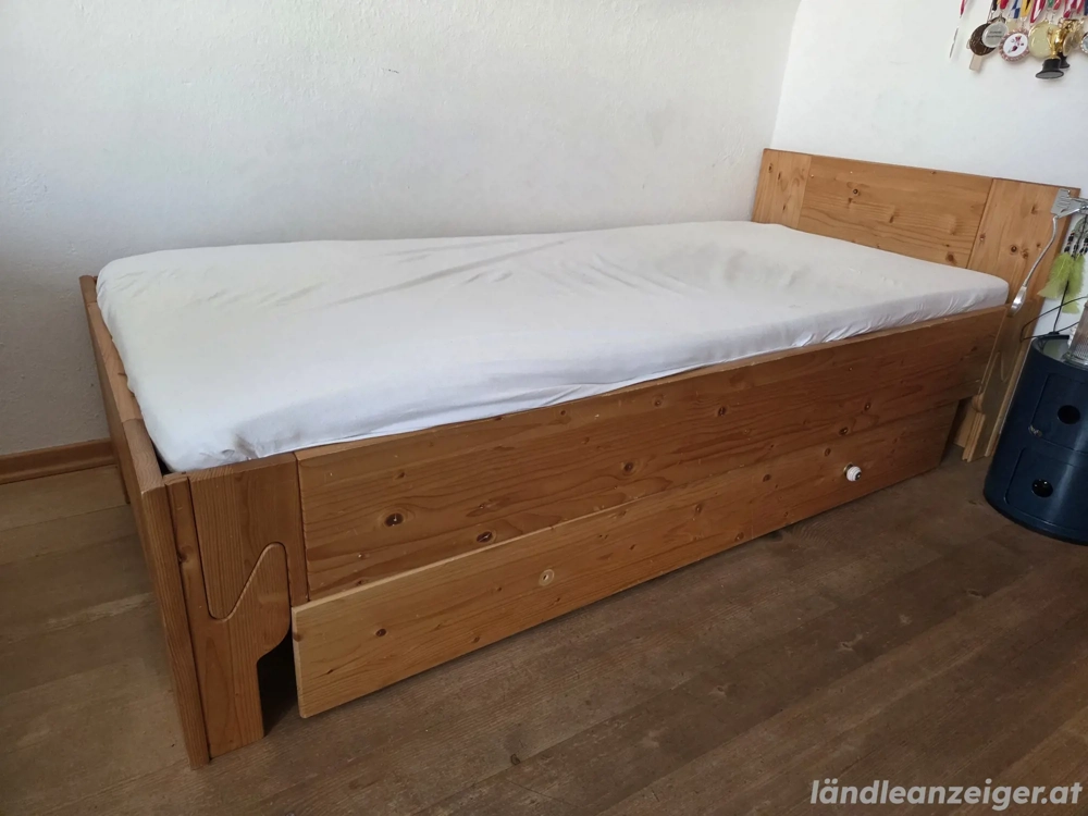 Schönes Einzelbett 200x90cm