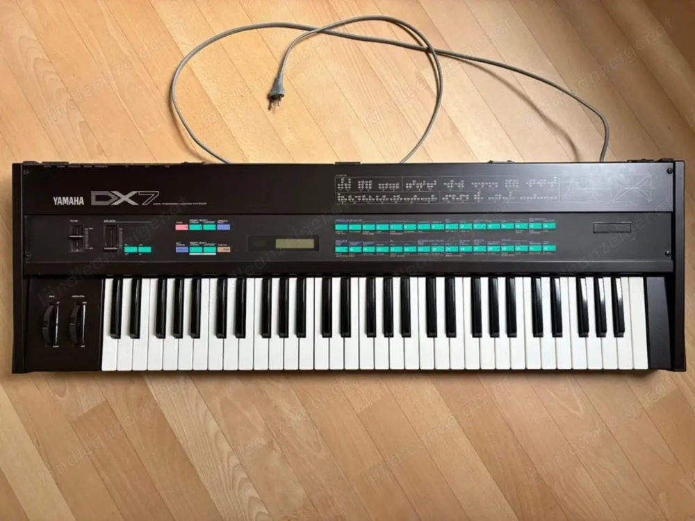 Yamaha DX7 Synthesizer