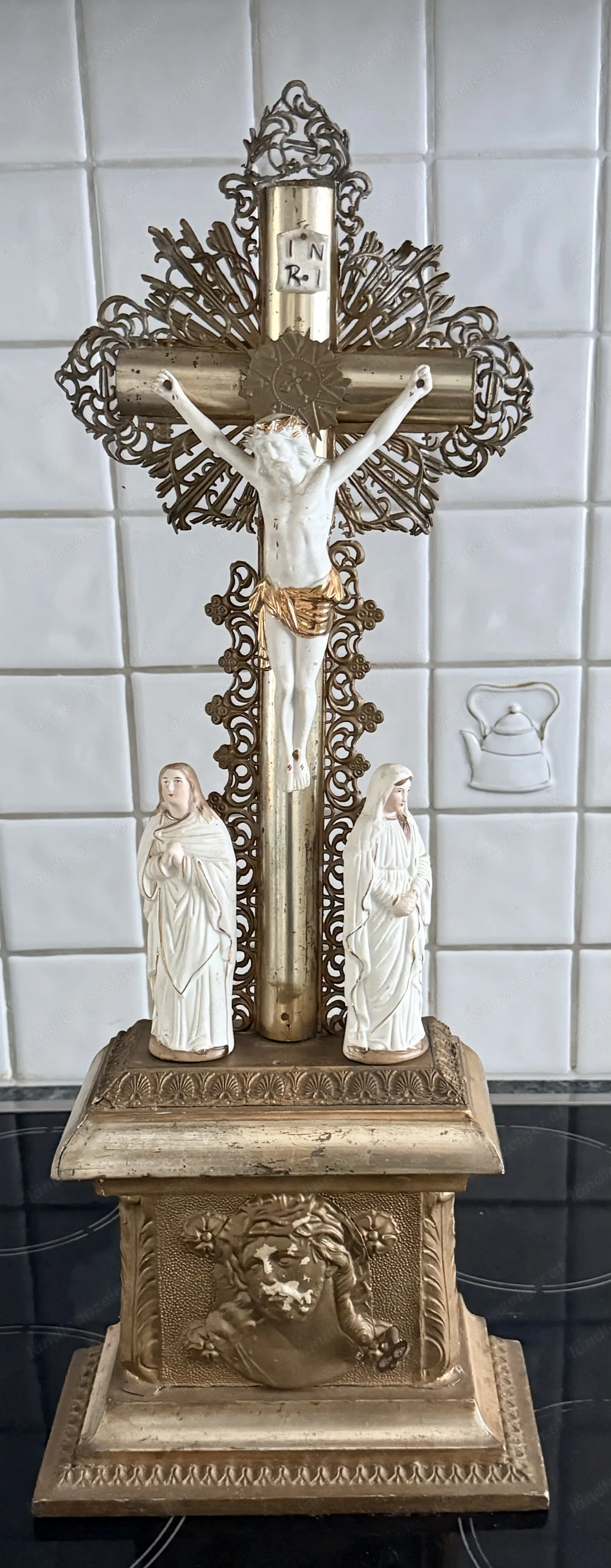 Hausaltar  mit Spieluhr