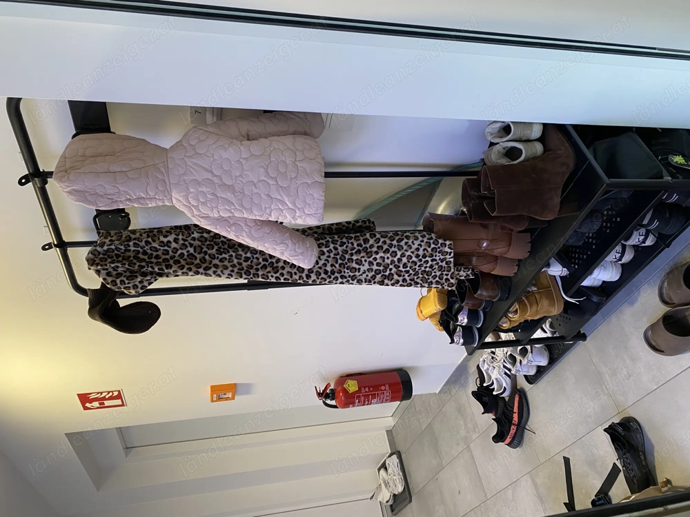 Garderobe schwarz Metall, gut erhalten 