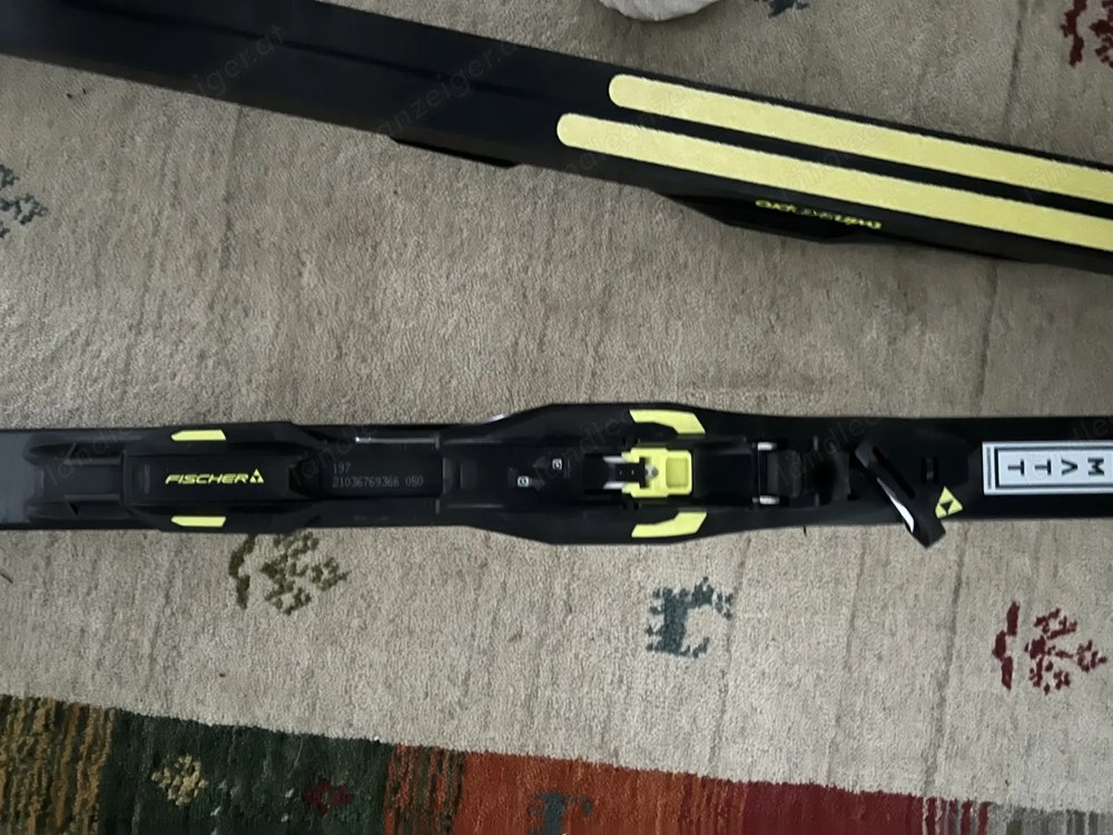 Langlaufski mit Bindung 