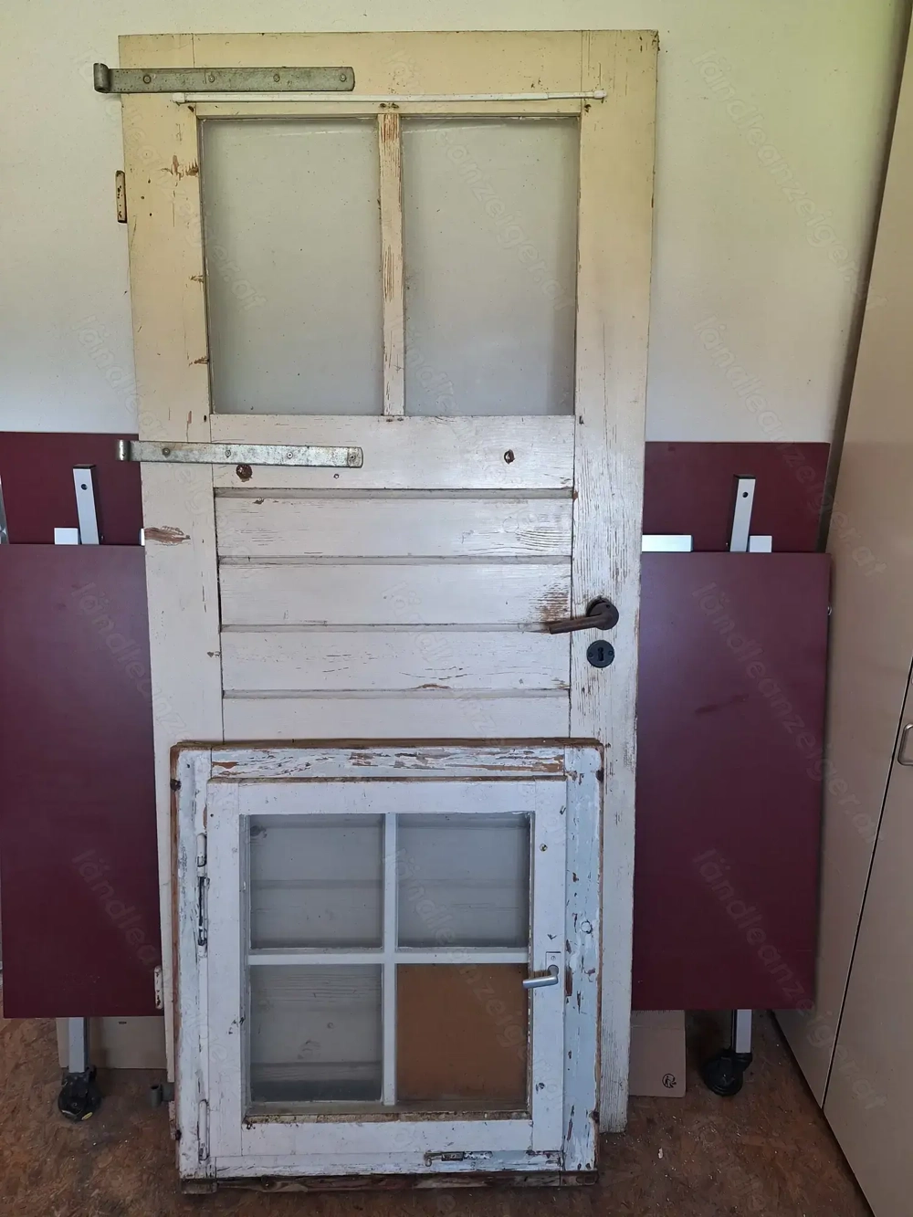 Türe und Fenster und Rattansitzbank gratis abzugeben