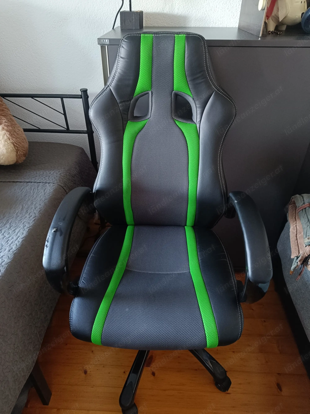 Gaming Stuhl - leichte Gebrauchsspuren