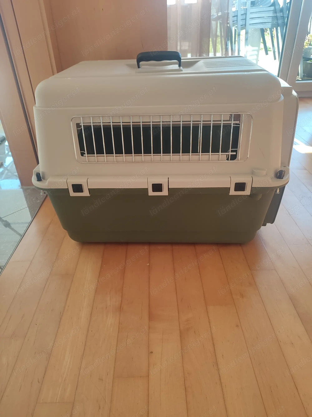 Gut erhaltene Hundebox