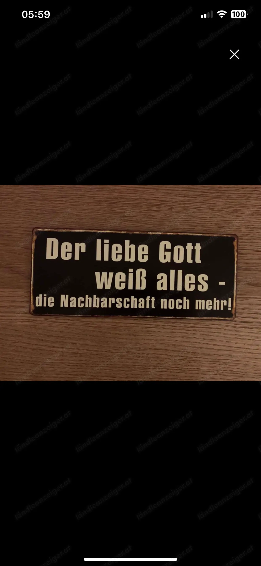 Metallschild zum Schmunzeln