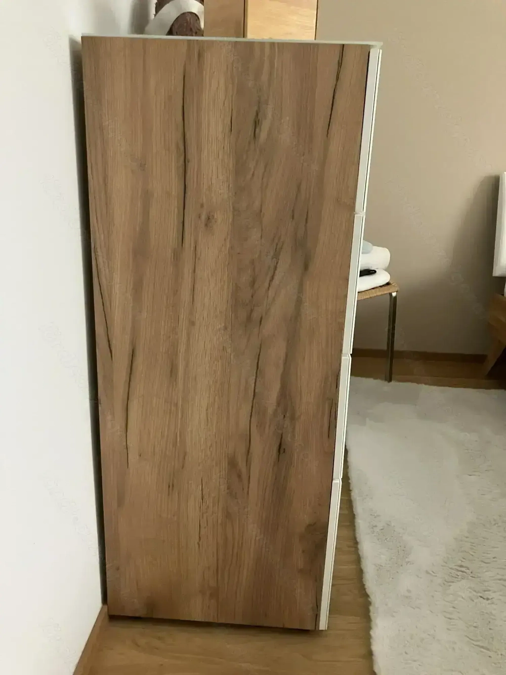 Kommode mit Glasfront