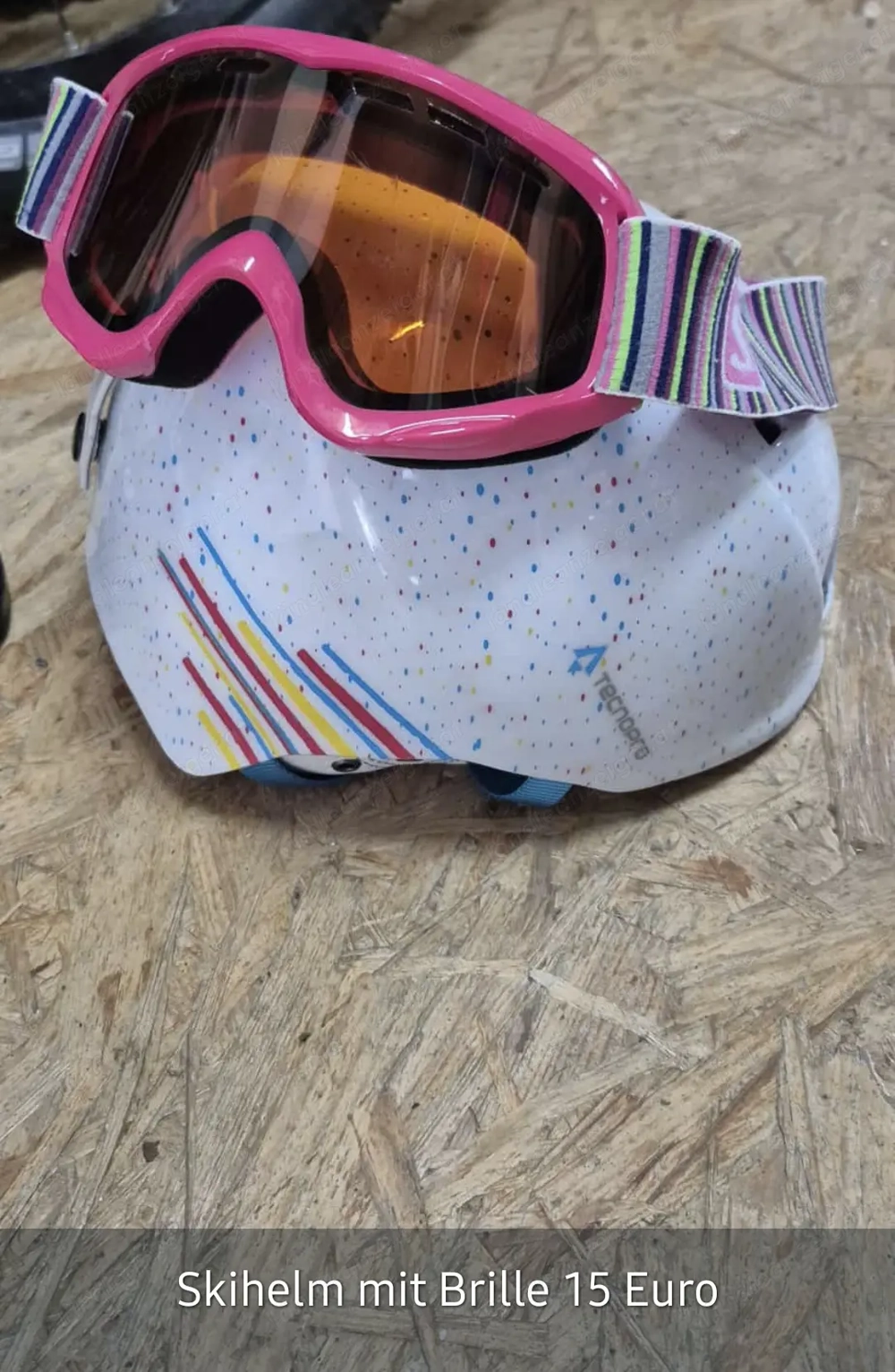 Skihelm mit Skibrille 