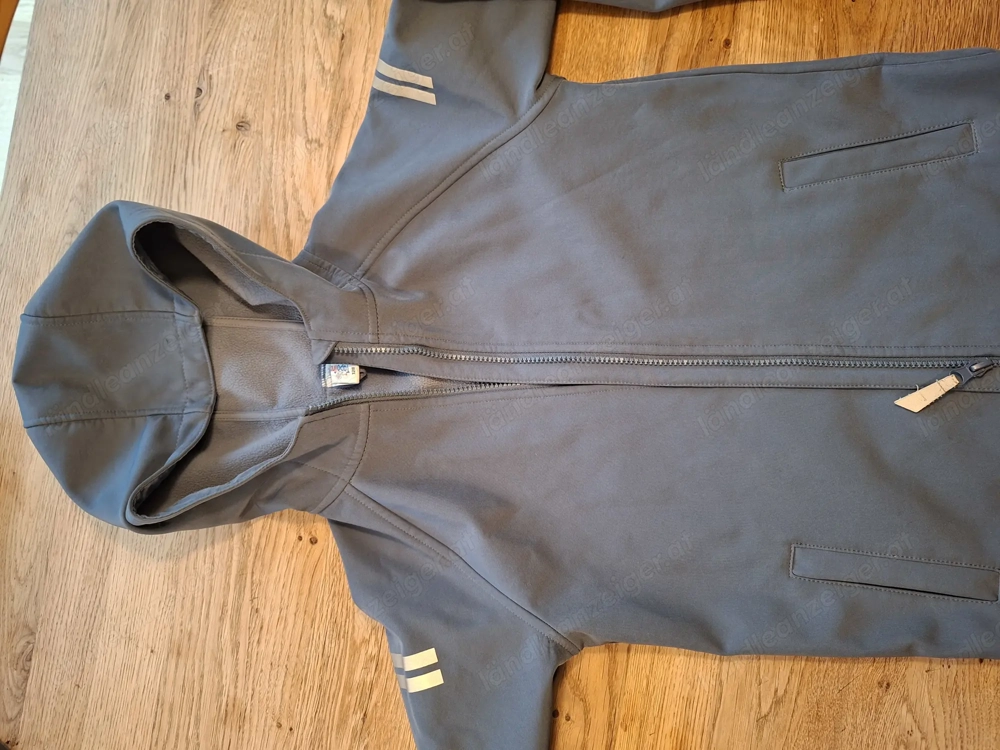 Schöne Softshell Jacke Gr. 128