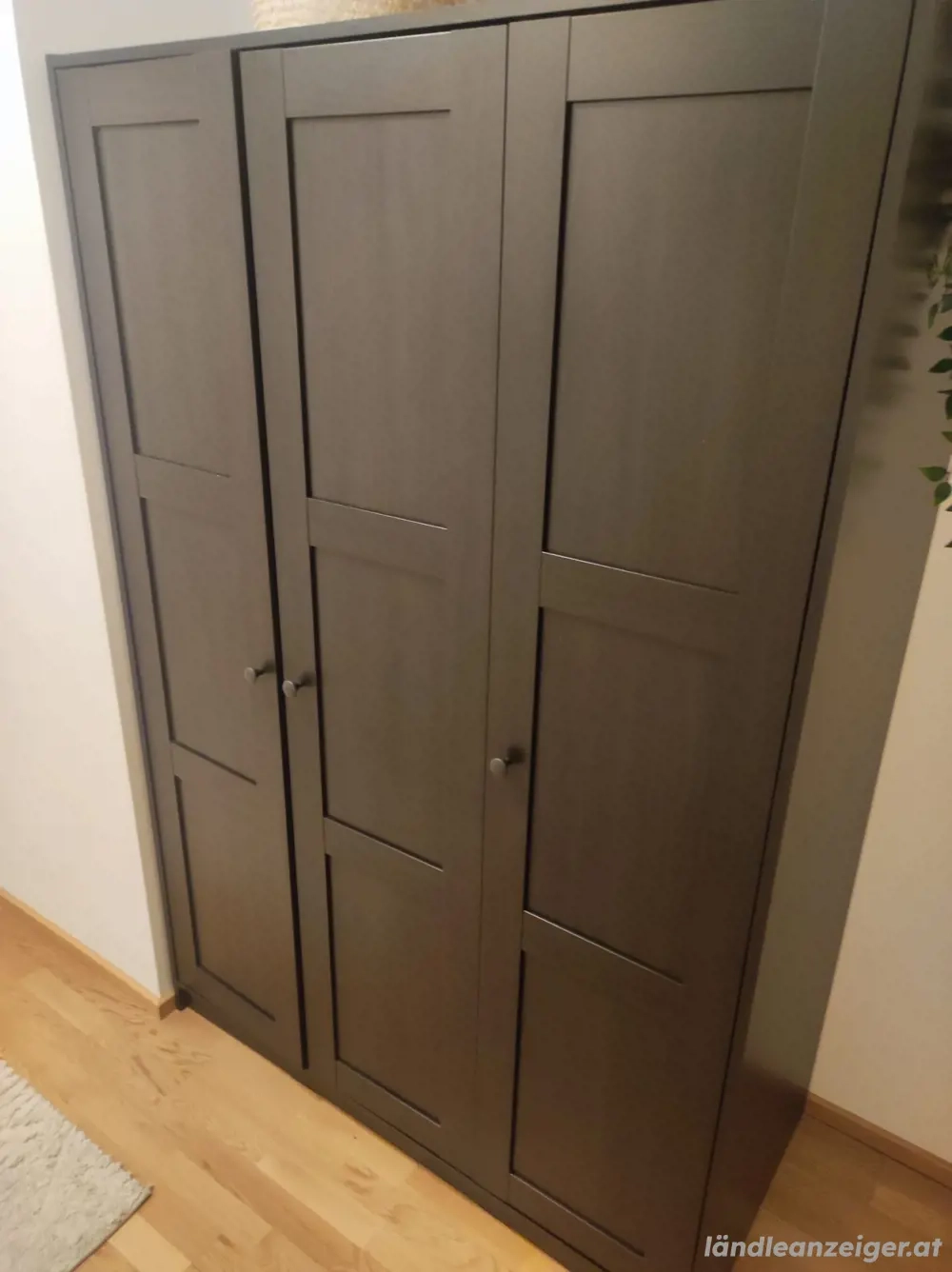Schrank mit 3 Türen 