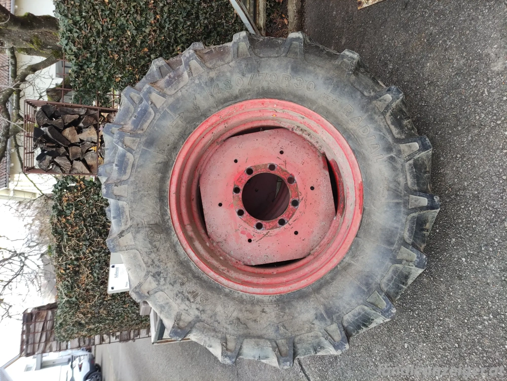 Traktorreifen komplett 