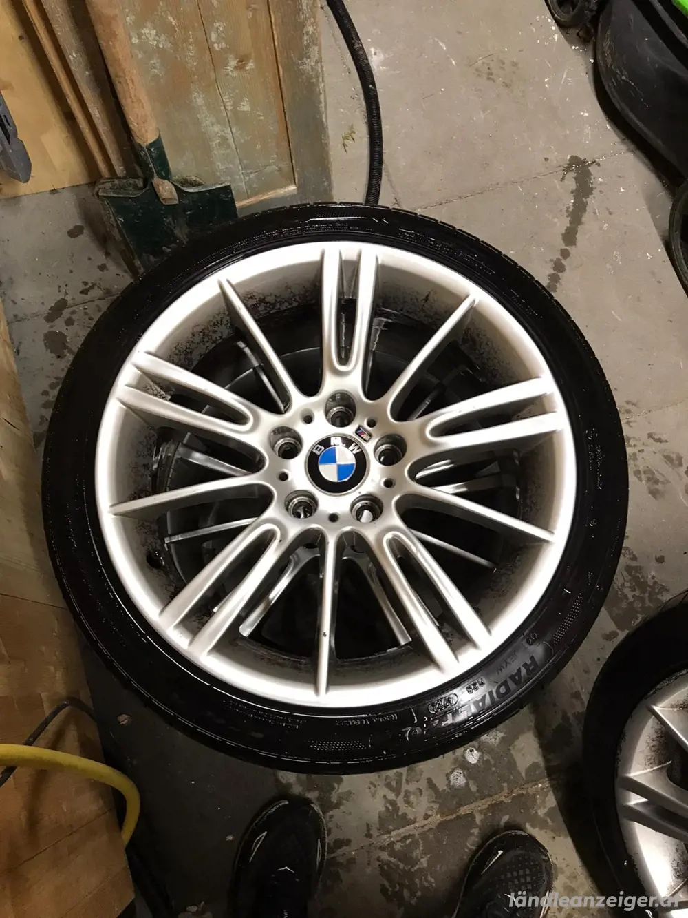 BMW M Autofelgen mit Sommerbereifung 