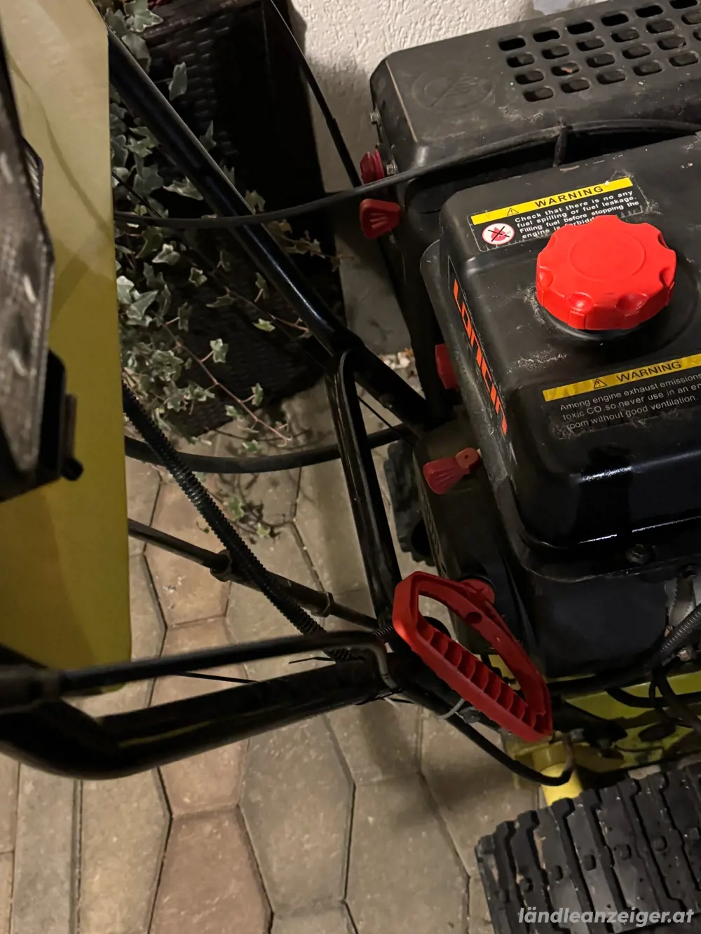 Schneefräse mit Raupenantrieb