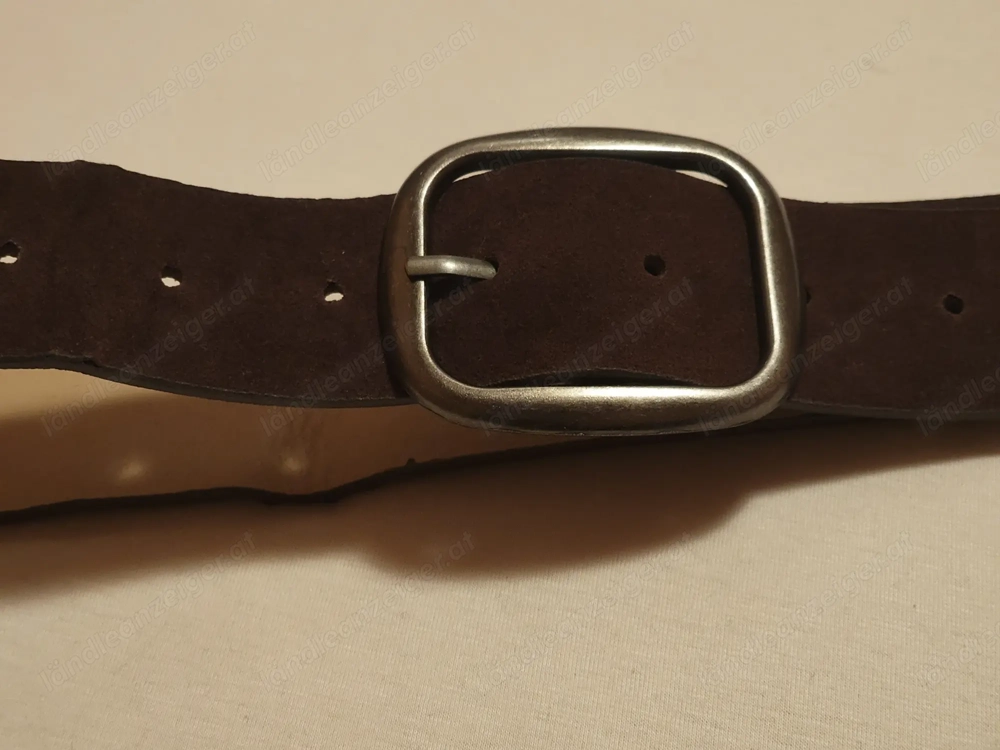 Gürtel mit Schnalle aus Stahl 