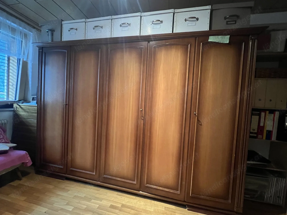 Kasten mehrtürig Vollholz Schlafzimmer