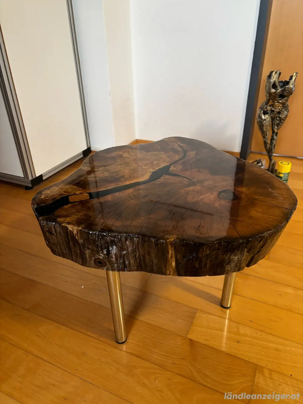 Beistelltisch Baumscheibe Esche Epoxy