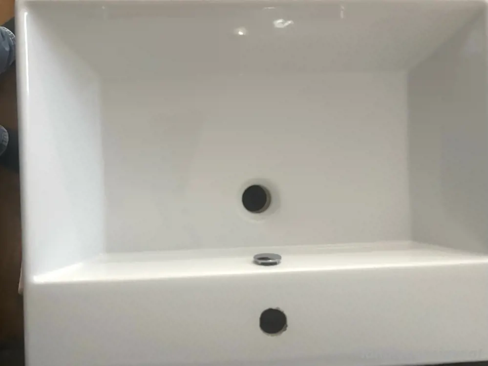  Verschenke Spiegelschrank mit Badverbau, ohne Wasserhahnen und Abfluss