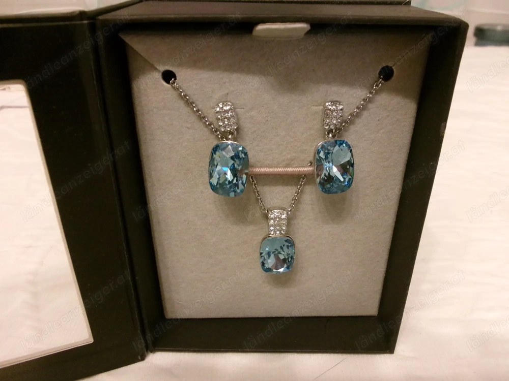 Halskette und Ohrringe 