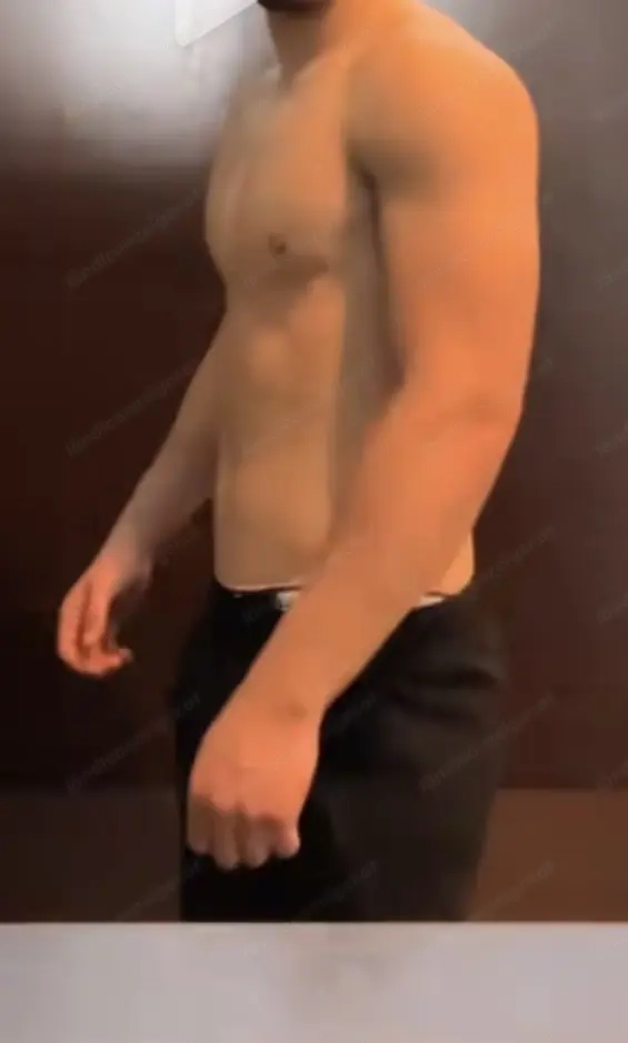 21 Jahre ,  biete Lecken, Vergnügen und Massagen an.