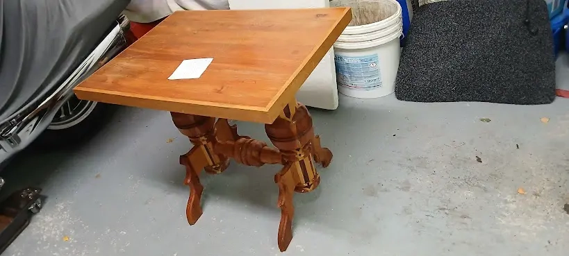 kleiner Tisch, masiv Holz