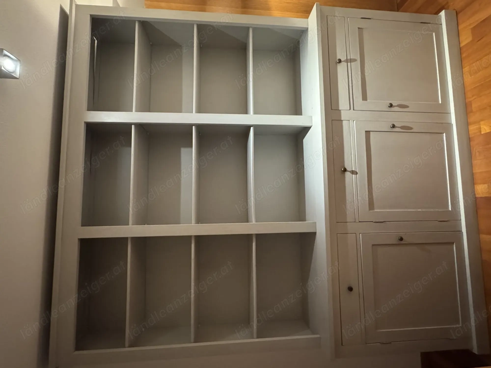 Wohnzimmerschrank Vollholz lackiert