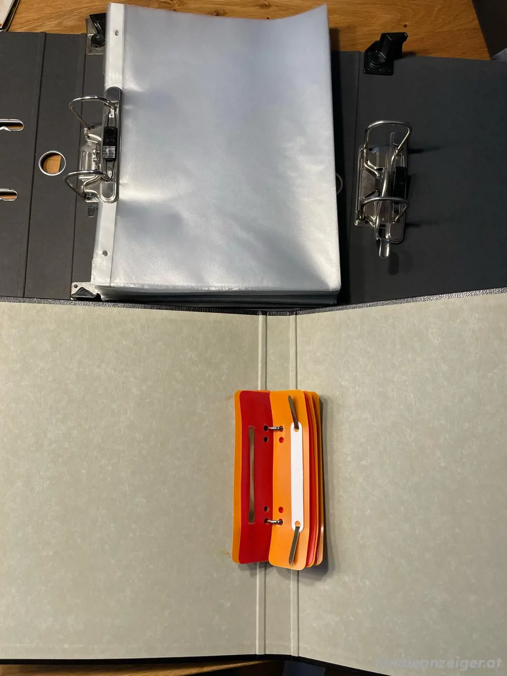 drei schwarze Ordner