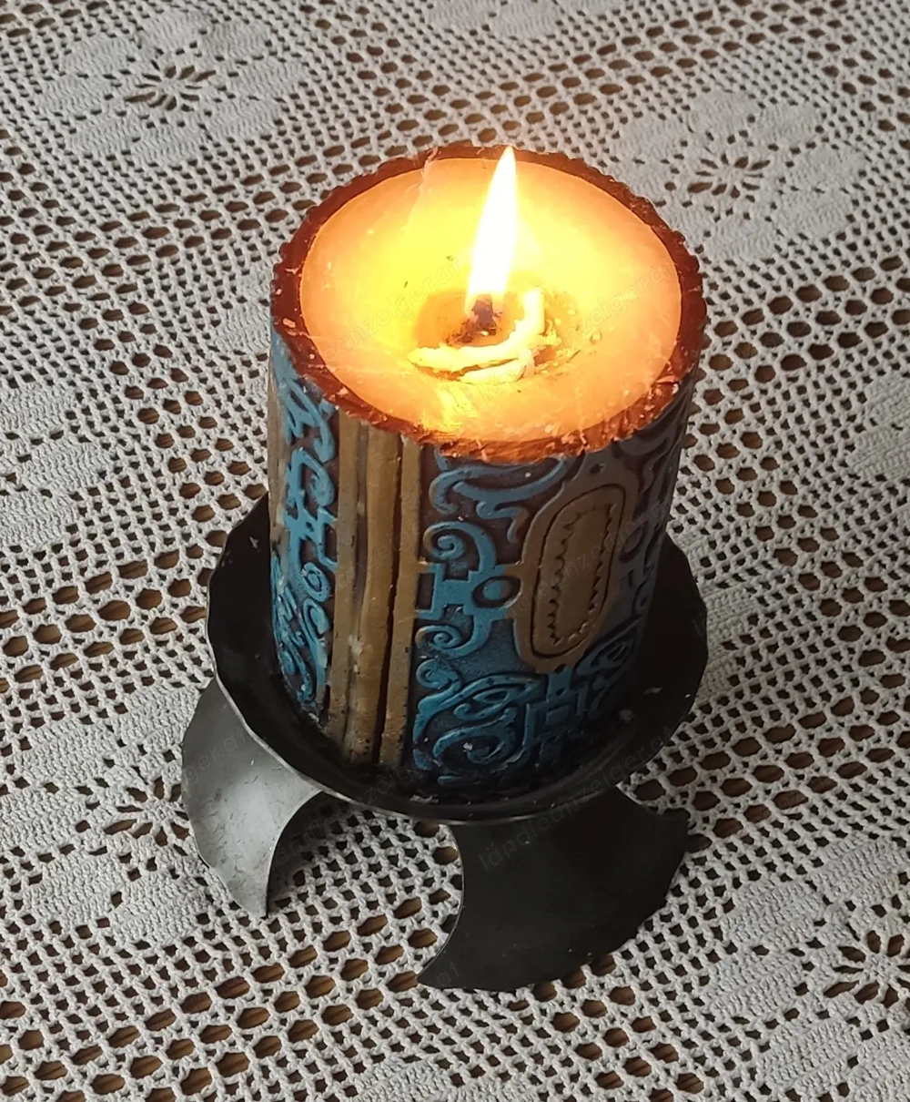 Kerzenständer mit Säulenkerze