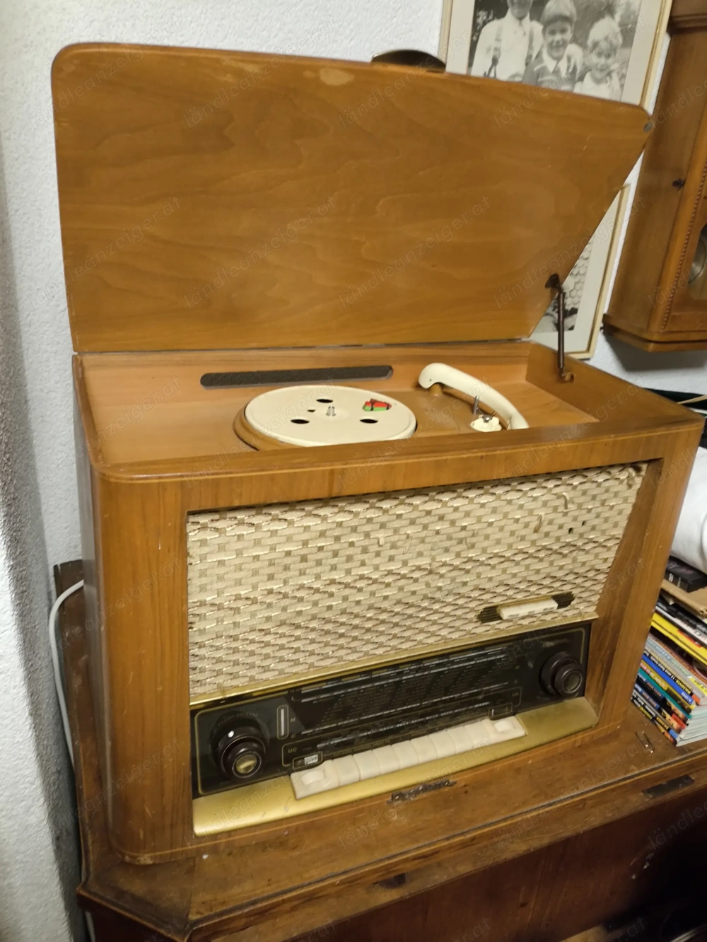 Alter Radio mit Plattenspieler "Marke Resonar"