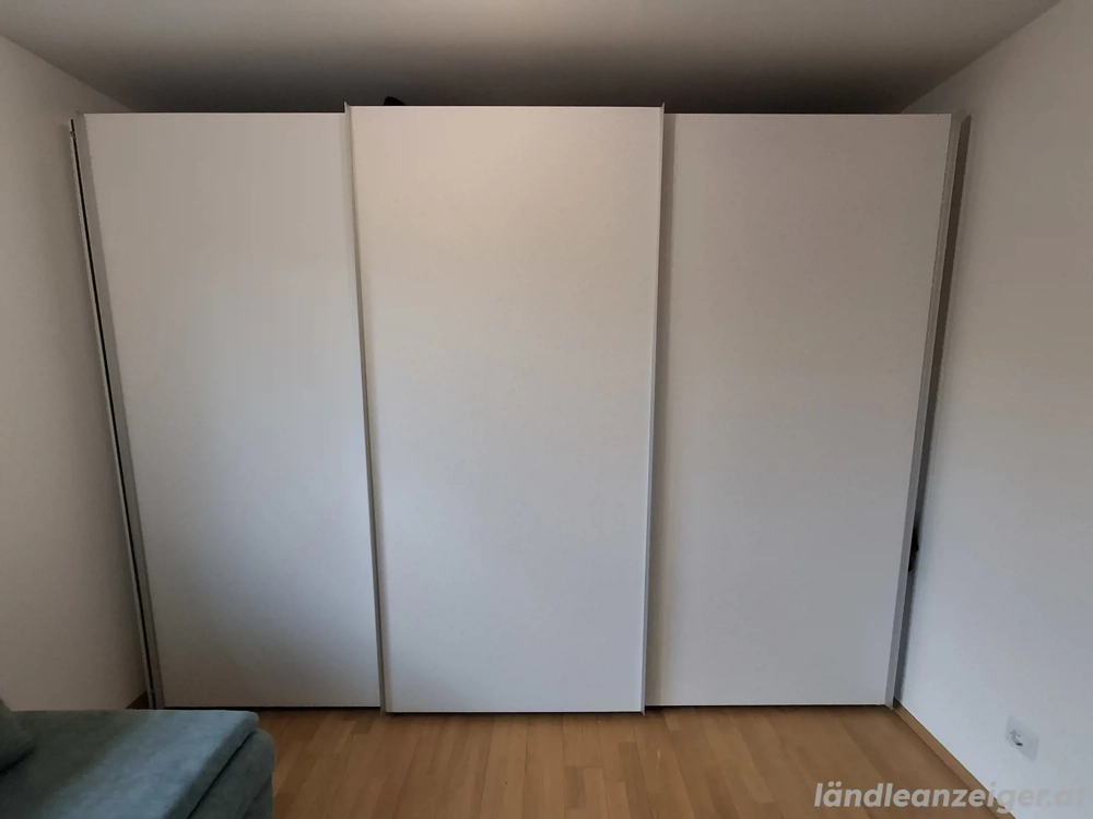 Kleiderschrank