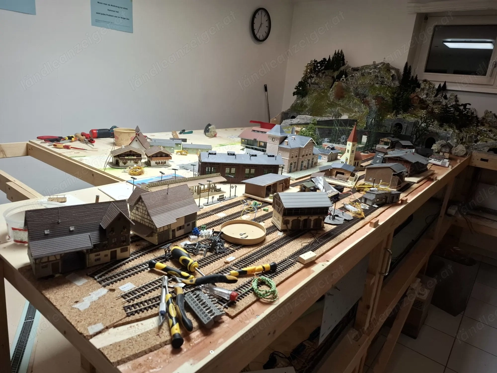 Modelleisenbahn H0 Sehr günstig Häuser, Bäume, Gleise.........