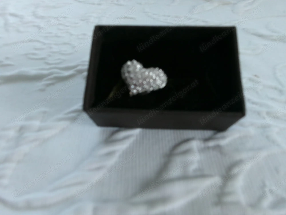 Knopfbrosche Herzform