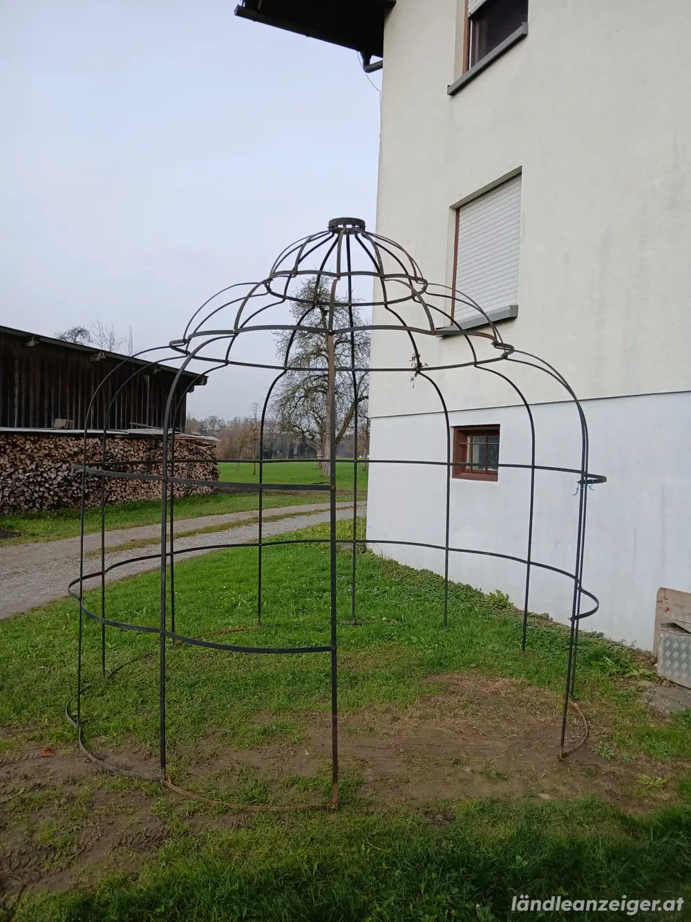 Pavillon aus Metall