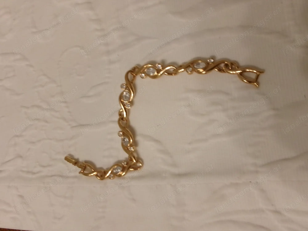  Armband goldfarben mit weißen Steinen