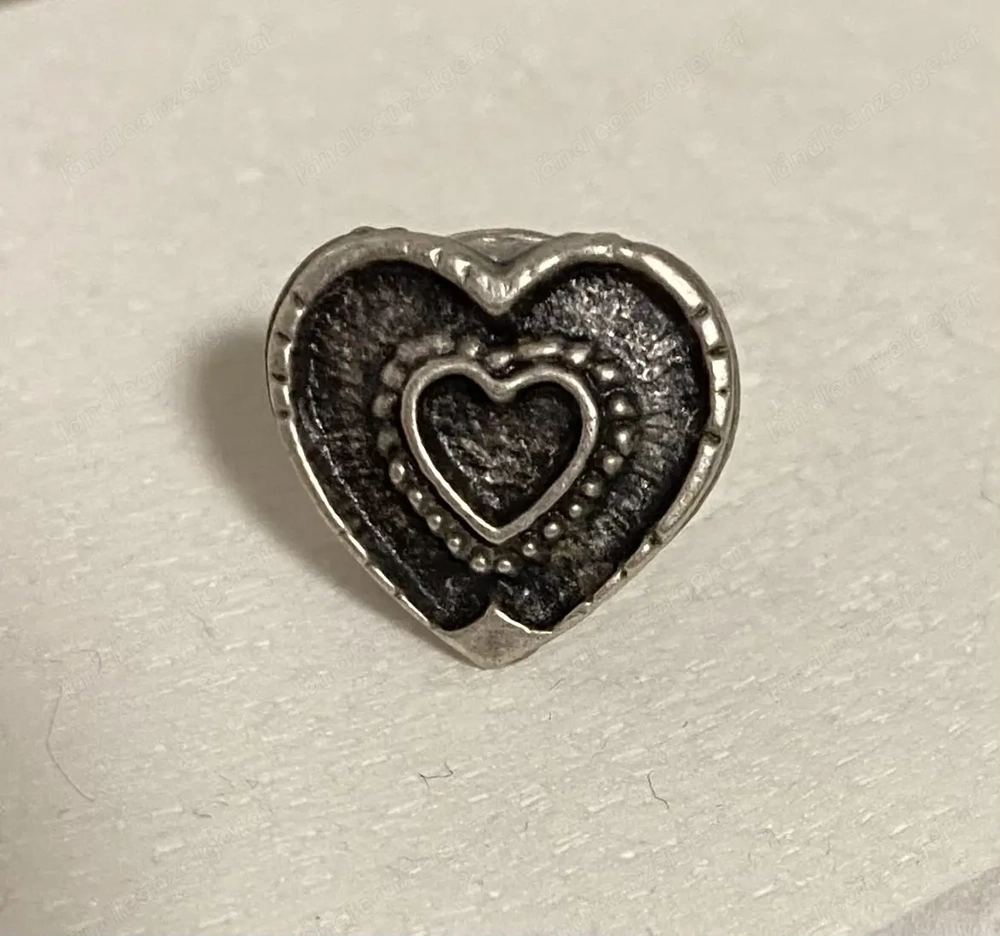 Trachtenpins herzförmig, 20 Stück vorhanden