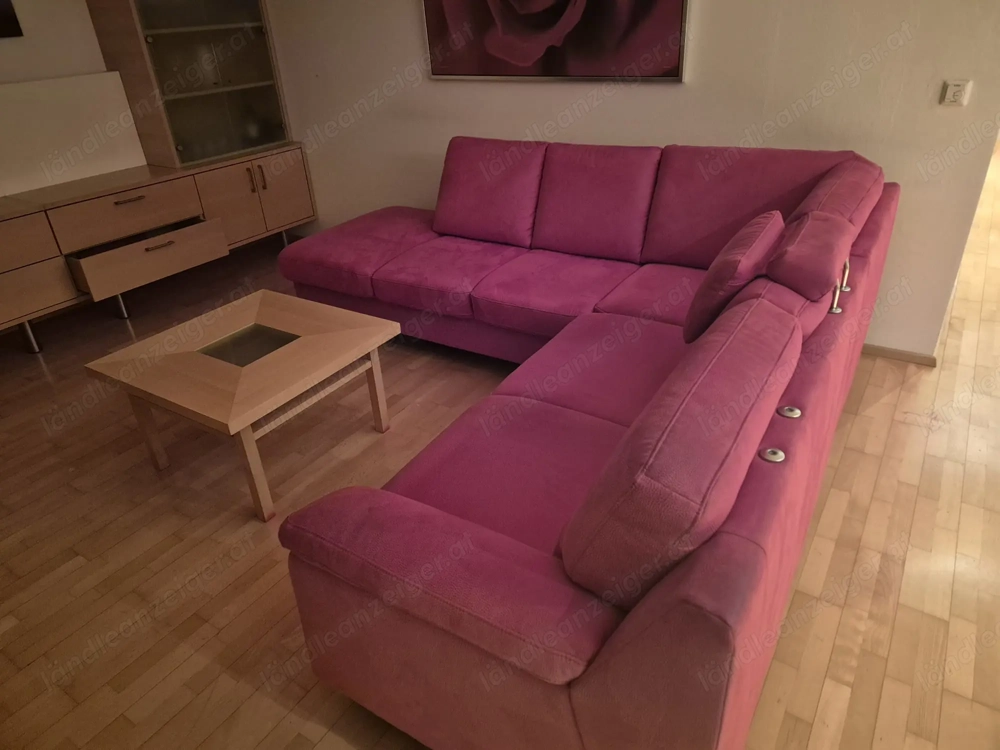Verschenke rote Couch