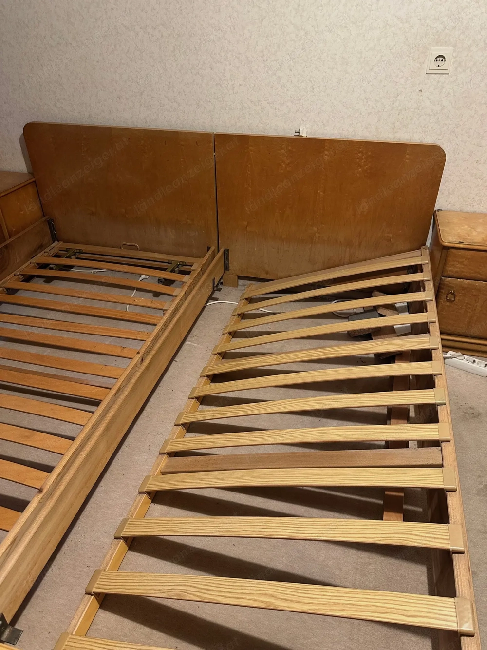 Antikes Vollholz-Bett 