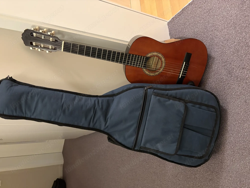 Kleine Konzertgitarre (1 2)