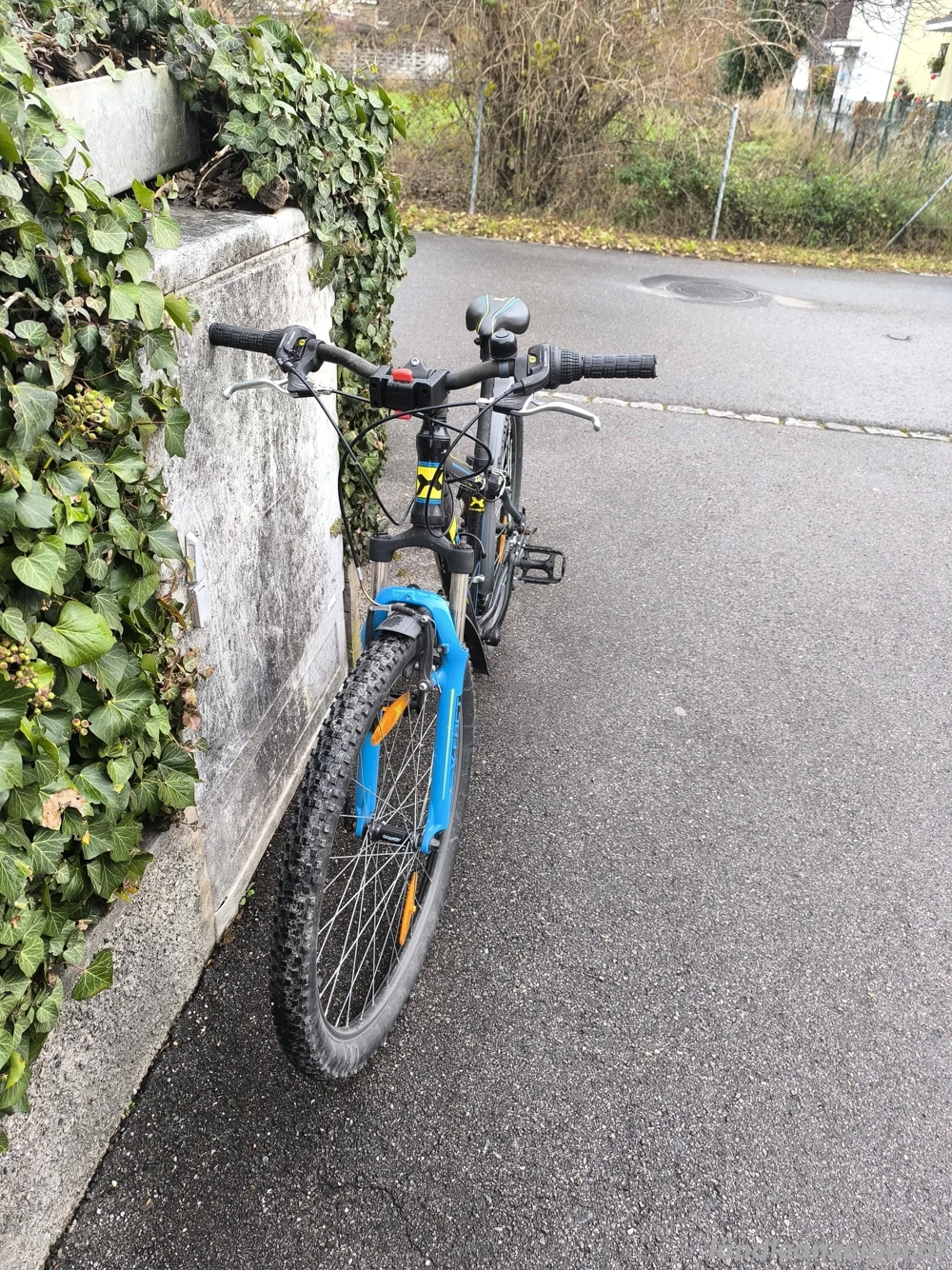 Ein Fahrrad in sehr gutem Zustand.