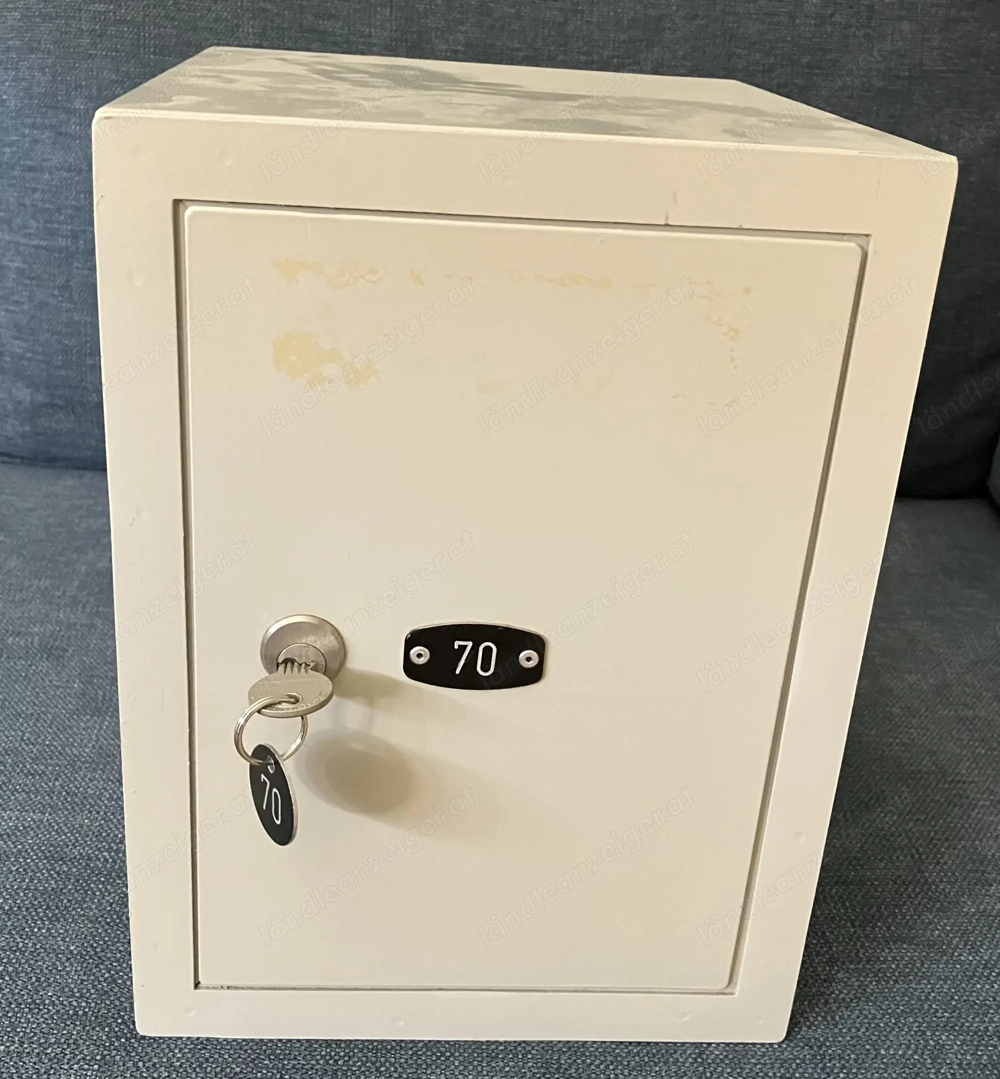 Einbausafe mit Schlüssel 