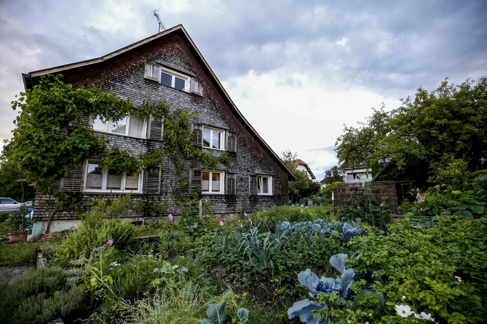 Altbau-Doppelhaushälfte mit Gartenhaus u. Garten in Lauterach ab April zu vermieten