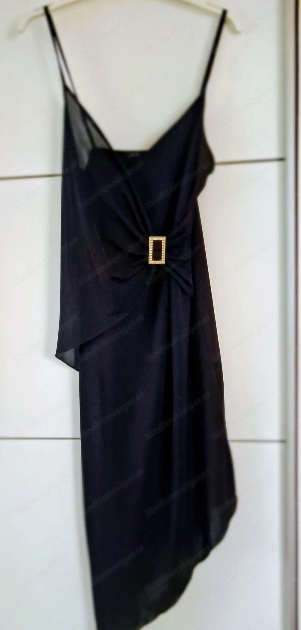 Cocktail- Kleid mit Schlitz 