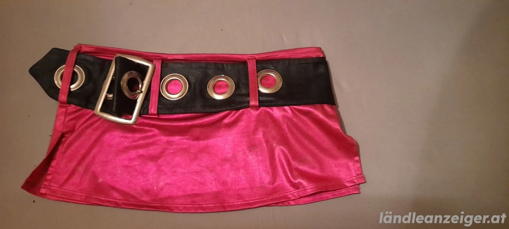 ZU verkaufen, Minirock