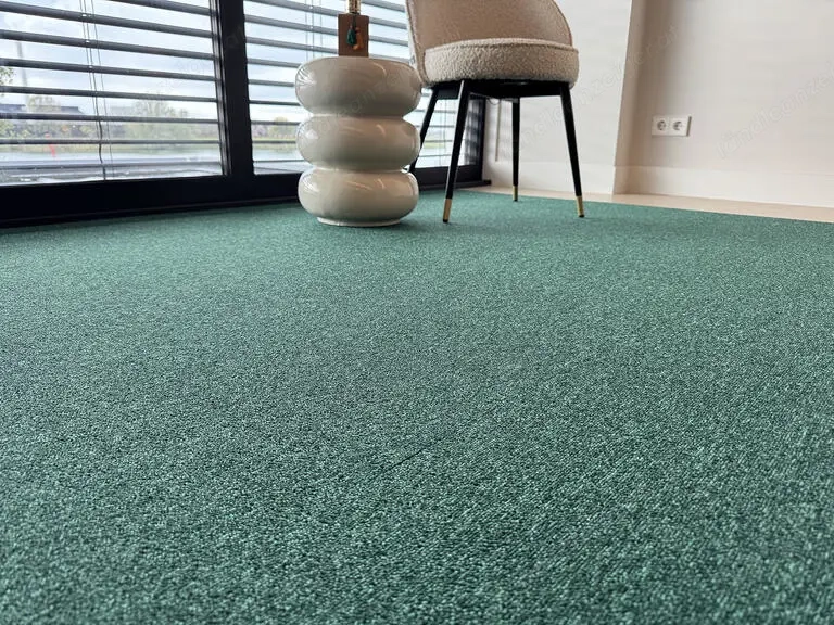 Grüne Heuga 727 Teppichfliesen. Jetzt 3,75