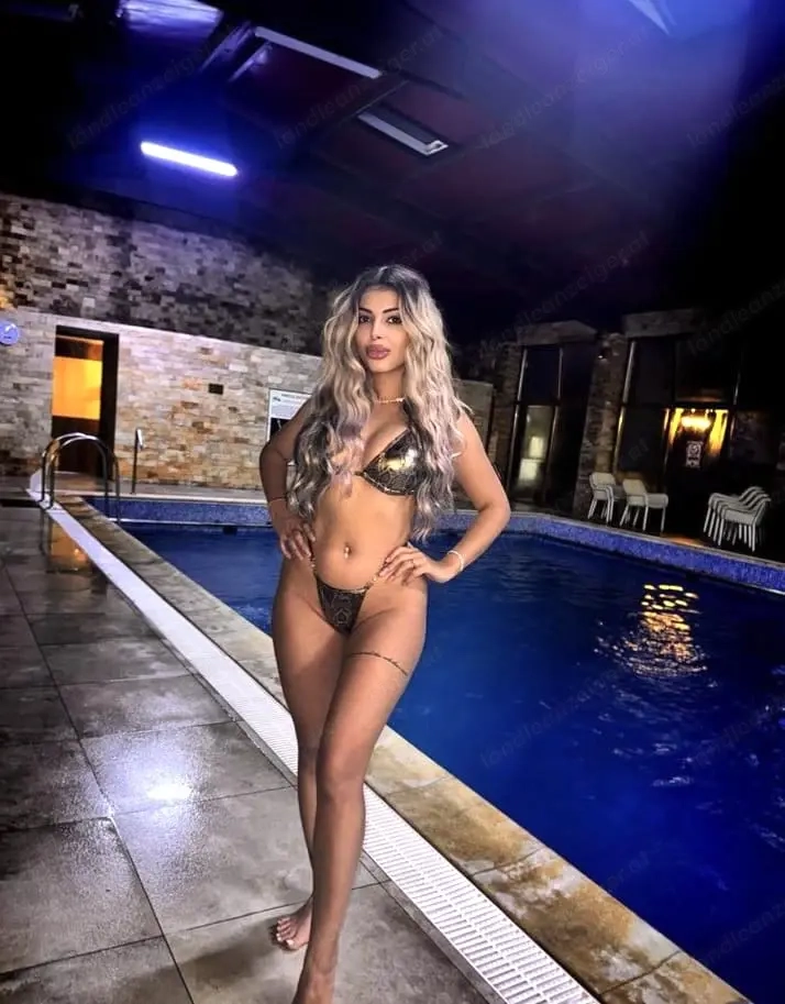 Hallo, ich bin Emma,   ich bin 25 Jahre alt.