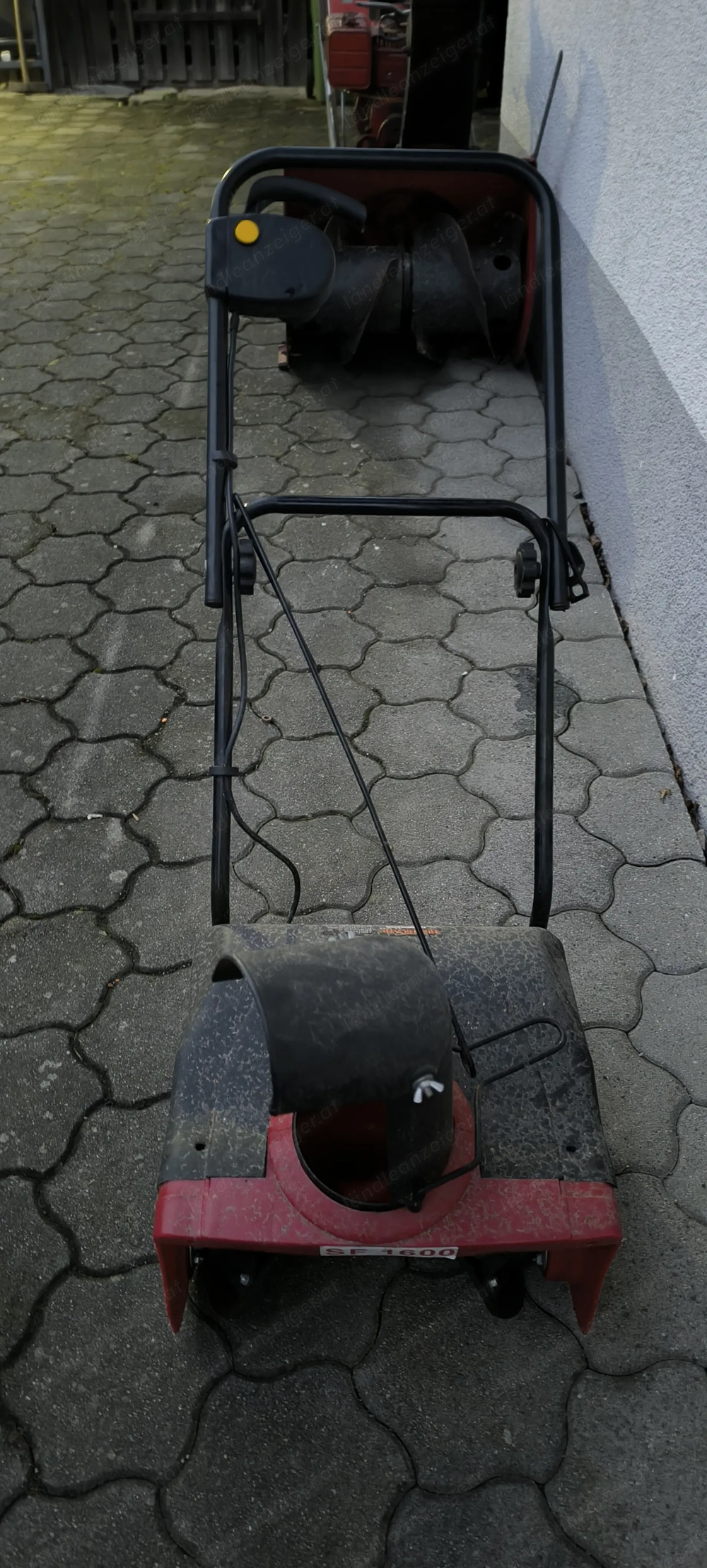 kleine wenig gebrauchte Elektroschneefräse 