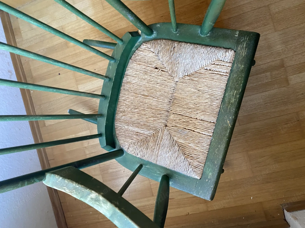 Schöner antiker Holzschauekstuhl