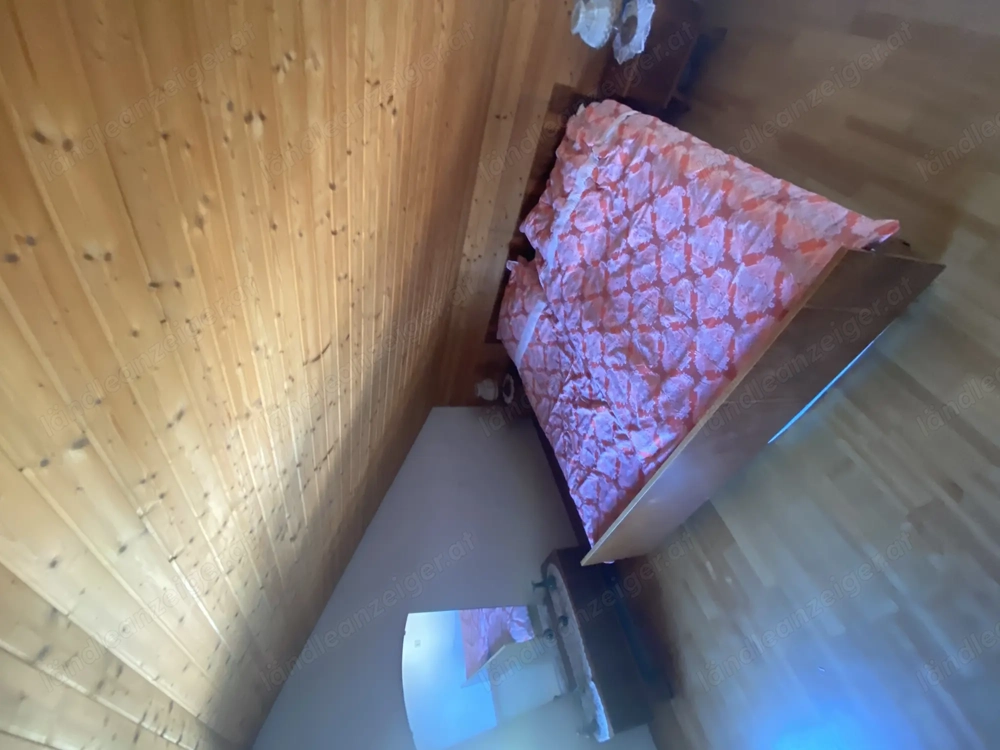 komplette Schlafzimmergarnitur mit Doppelbett, Lesetische, Kleidderschrank, Kommode mit Spiegel